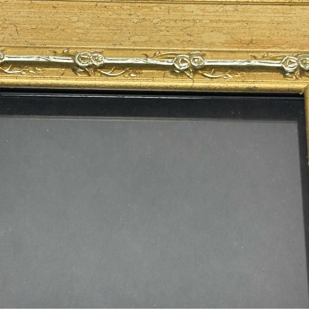 Unbranded frame holds